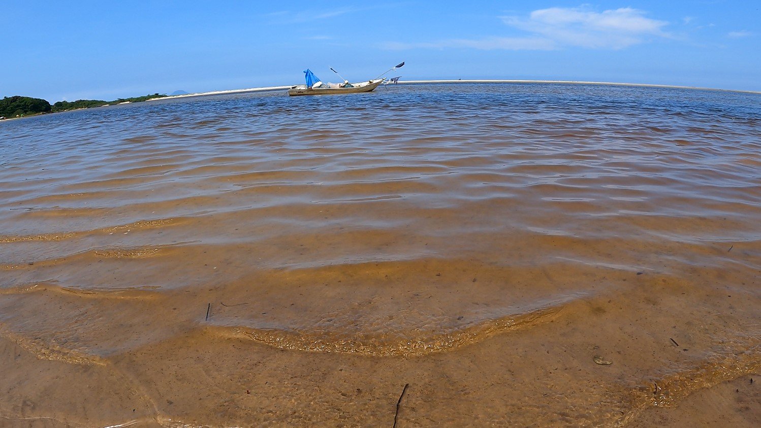 Rio Itaguaré e praia em Bertioga